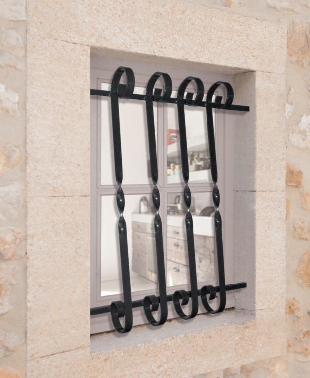 Pourquoi installer des grilles de défense sur vos fenêtres à Belfort, Montbéliard et Danjoutin ?