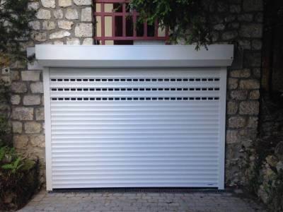 Porte de garage enroulable : la solution idéale à Belfort, Montbéliard et Danjoutin pour allier sécurité et modernité