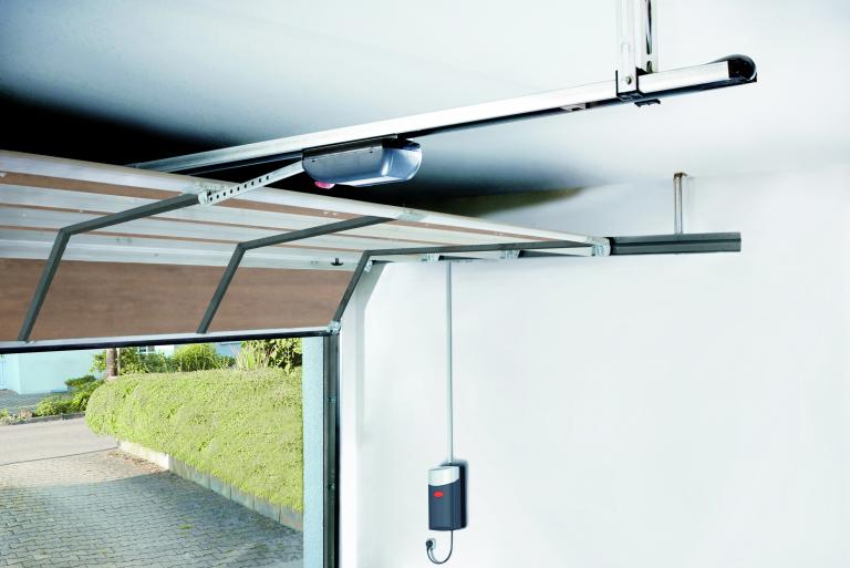 Motorisation de porte de garage : Faut-il franchir le pas ?